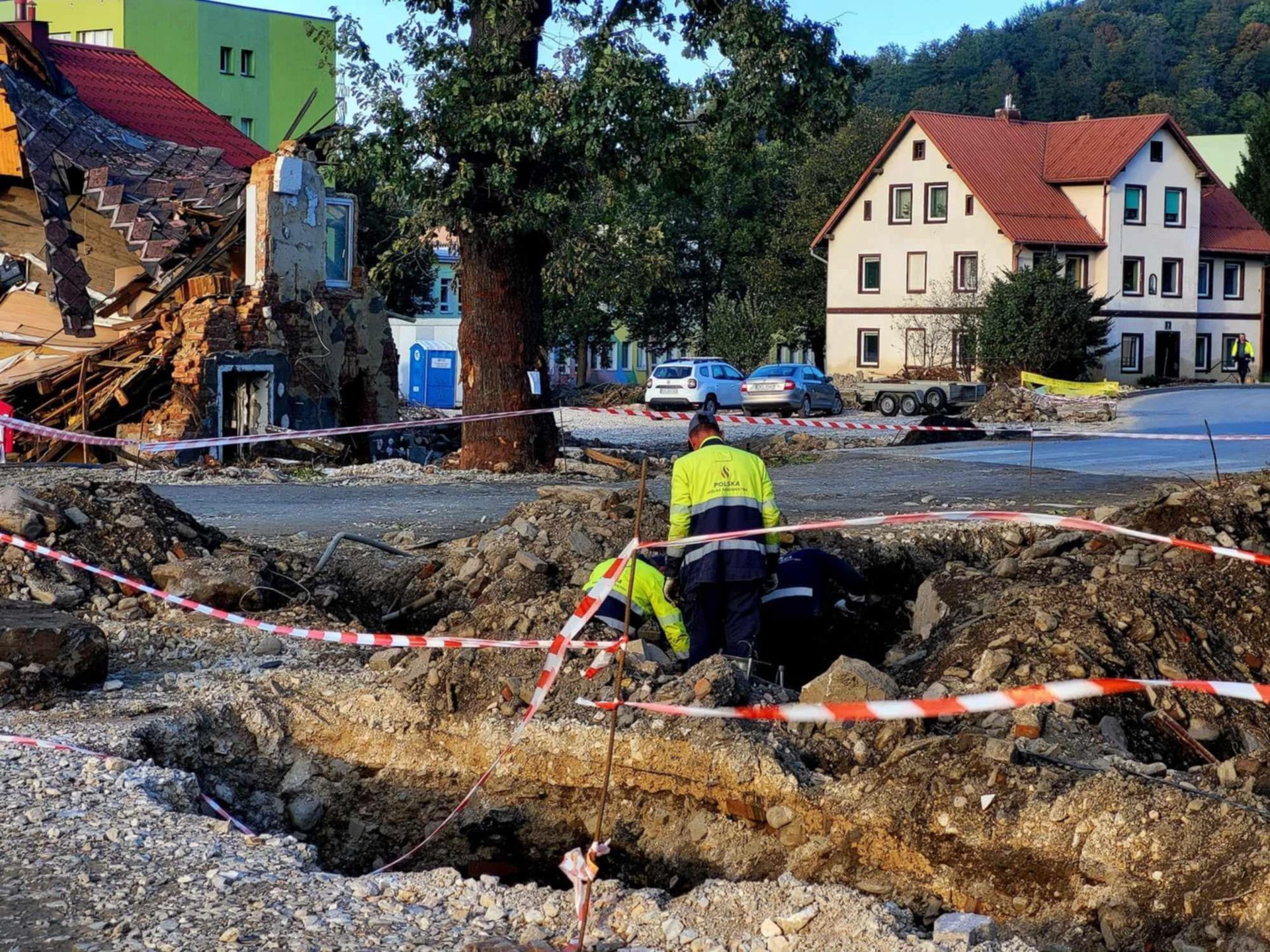 W Stroniu Śląskim pracują ekipy remontowe z całej Polski