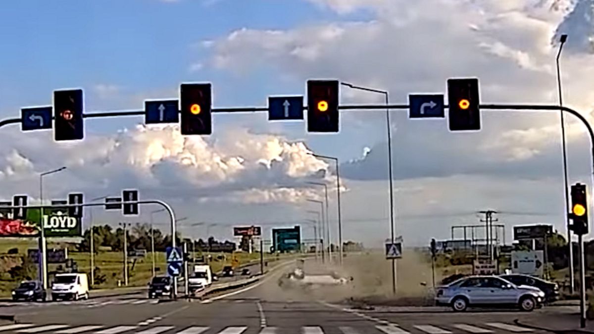 Dachowanie samochodu wypadek