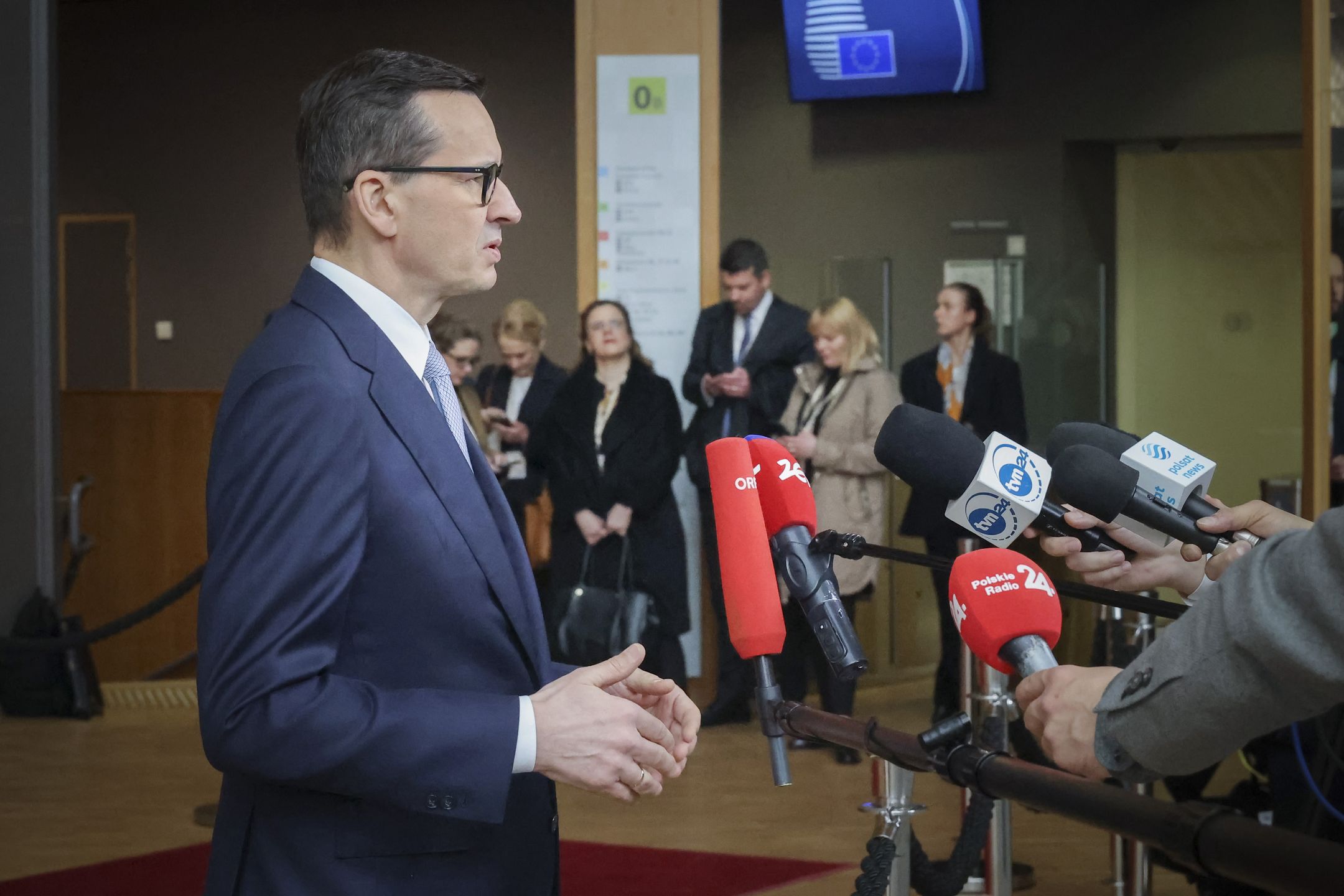 Bruksela, świadoma jak potężne działa wytoczyła Warszawa, postanowiła reagować spokojne, w swoim stylu, nie chcąc zaogniać i tak już napiętej sytuacji