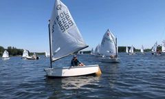 Siewierz. Upał, woda i kilkudziesięciu małych żeglarzy. Wygrana nie jest tu jednak najważniejsza