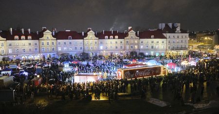 Tłumy przybyły zobaczyć ciężarówkę Coca-Coli. Akcja, choć bez polotu – przyciągnęła tysiące mieszkańców