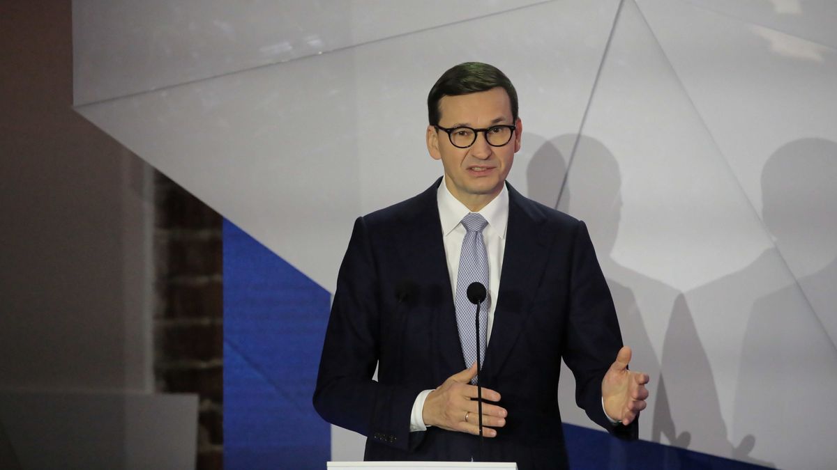 Nidzica, 25.10.2021. Premier Mateusz Morawiecki podczas konferencji �Rządowego Funduszu Polski Ład: Program Inwestycji Strategicznych�, 25 bm. na Zamku w Nidzicy. (kf) PAP/Tomasz Waszczuk