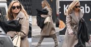 Skryta za ciemnymi okularami, Agnieszka Kaczorowska przemierza stolicę z nietęgą miną, by zwrócić sukienkę do wypożyczalni