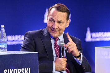 Sikorski odpowiada Pałacowi. "Czekam już 439. dzień"