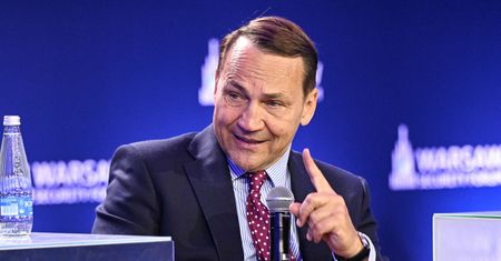 Sikorski odpowiada Pałacowi. "Czekam już 439. dzień"
