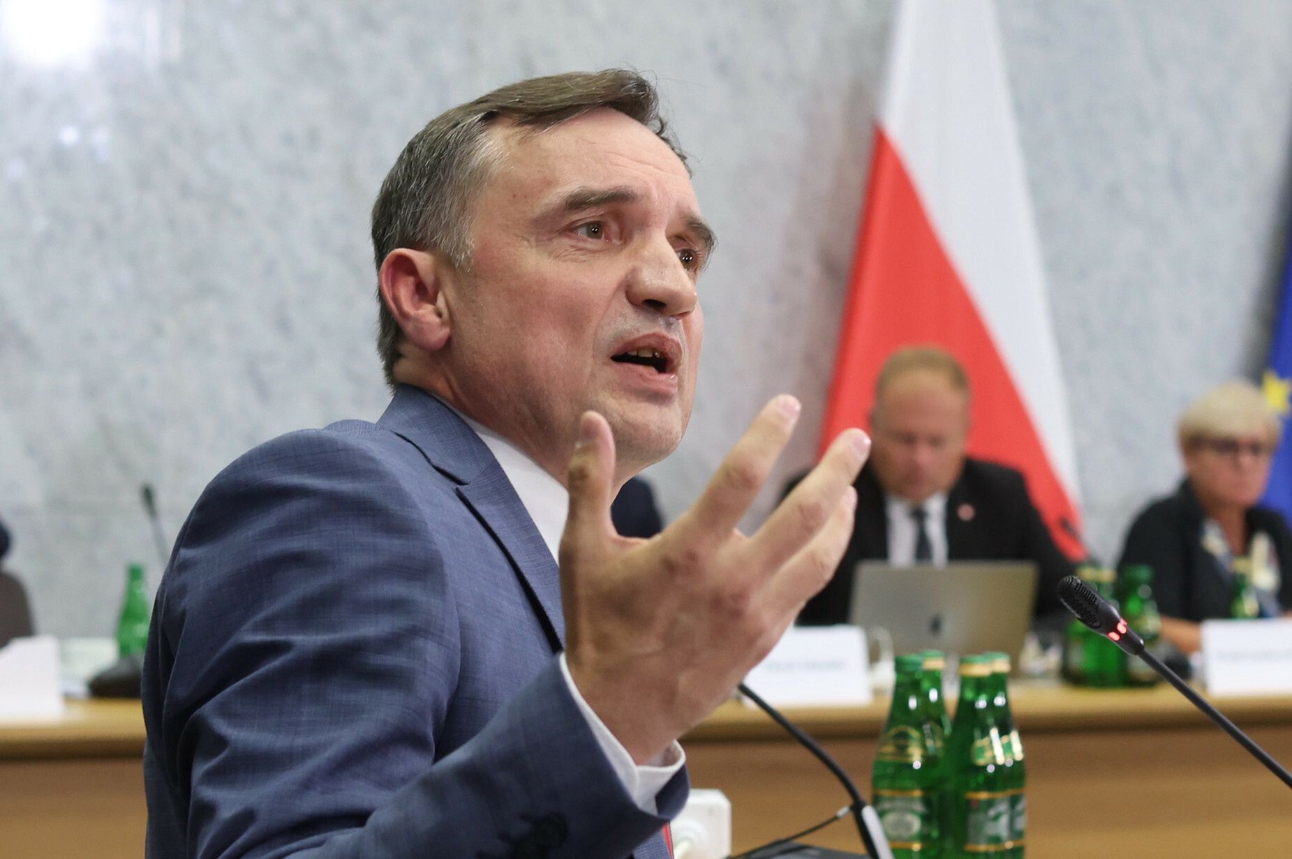 wiadomości,aktualności,WP Wiadomości Sondaż bez litości. Większość chce powrotu Ziobry