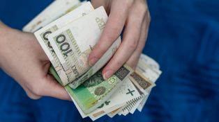 Ile trzeba zarabiać, by być bogatym w Polsce? Oto kwoty "na rękę"