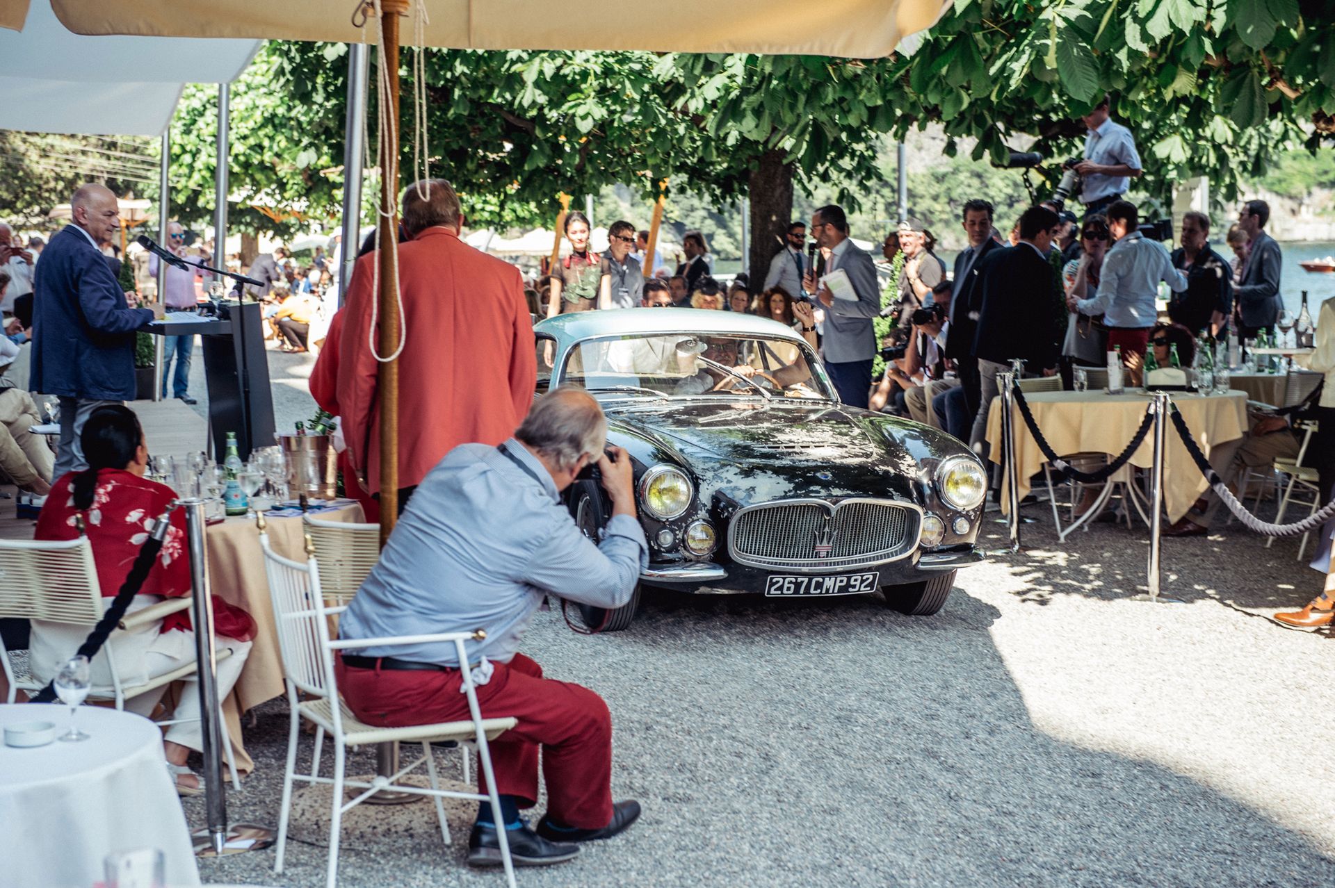 Maserati z kolekcji Baillion. Po zatrzymaniu się przed boksem jurorów miało problemy z odpaleniem.