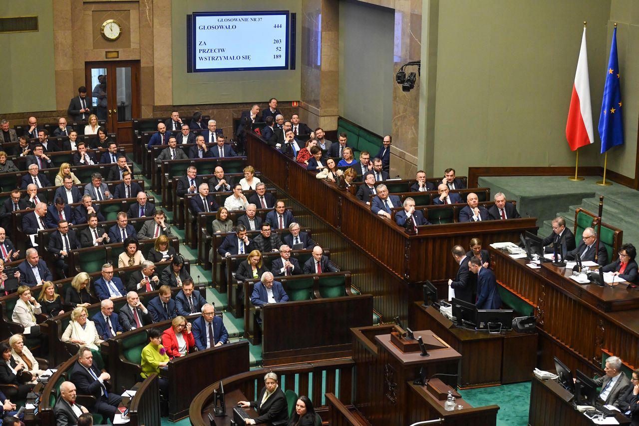 Ten sondaż zupełnie zmienia sytuację. PiS nie jest na czele