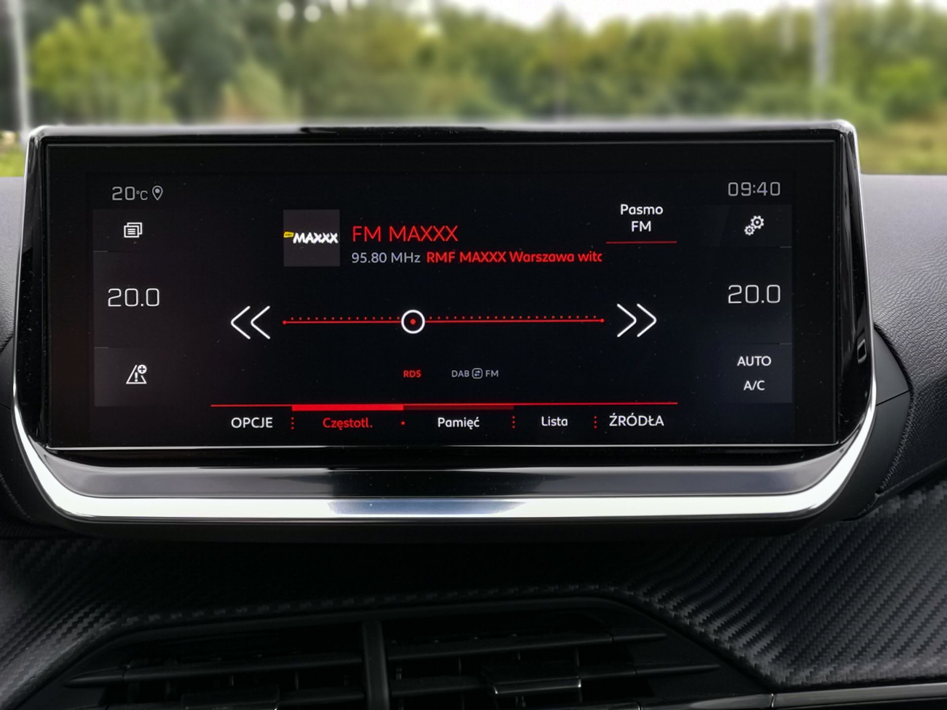 Peugeot 2008: Nawigacja 3D z TomTom Traffic oraz pakiet wsparcia kierowcy 8