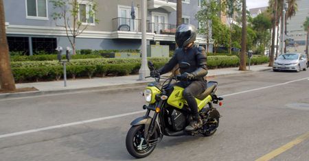 Najdziwniejszy nowy model na świecie. Honda Navi to pół motocykl, pół skuter. Na gaźniku