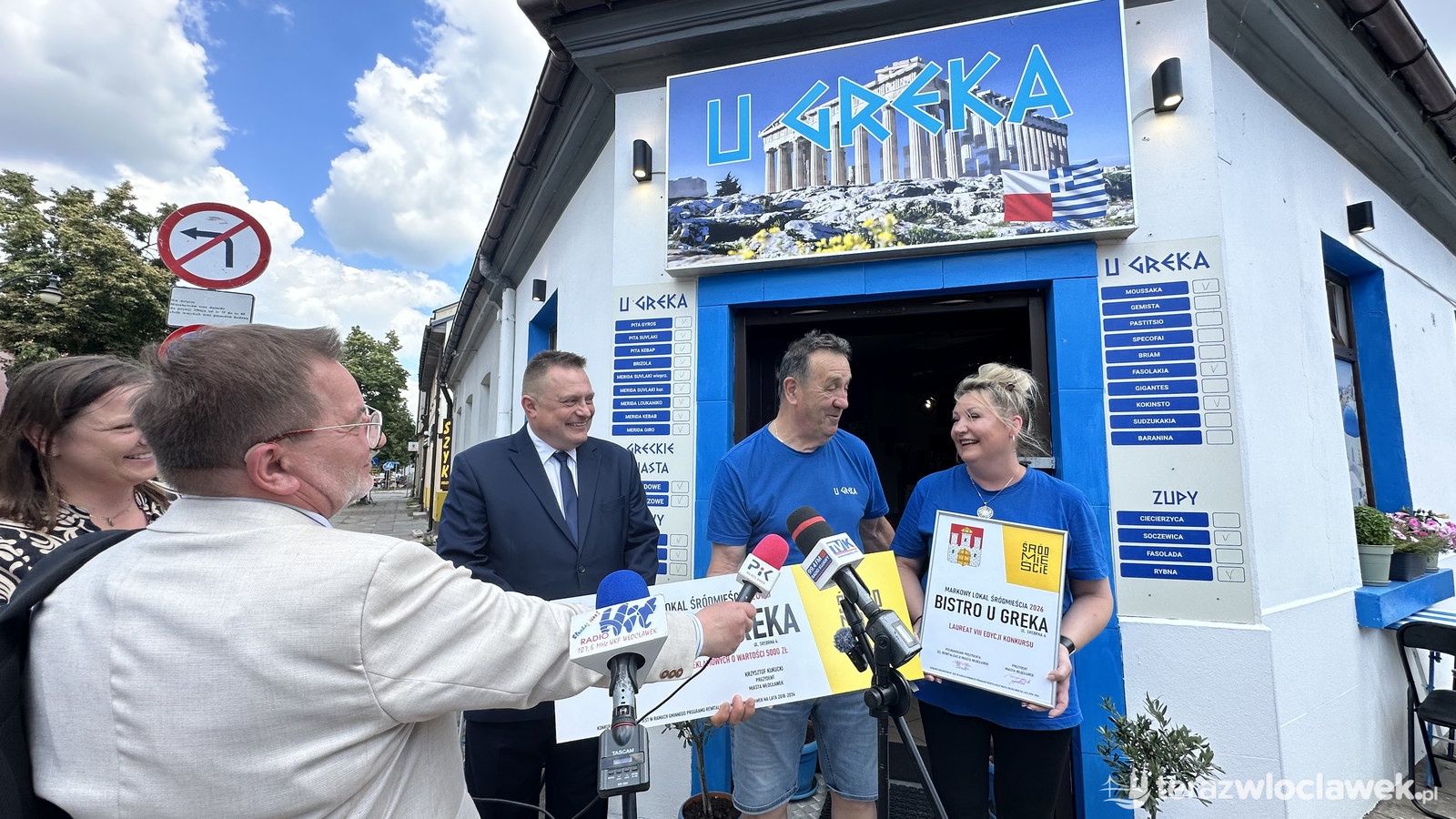 Właściciele greckiej tawerny odbierają tytuł Markowego Lokalu Śr