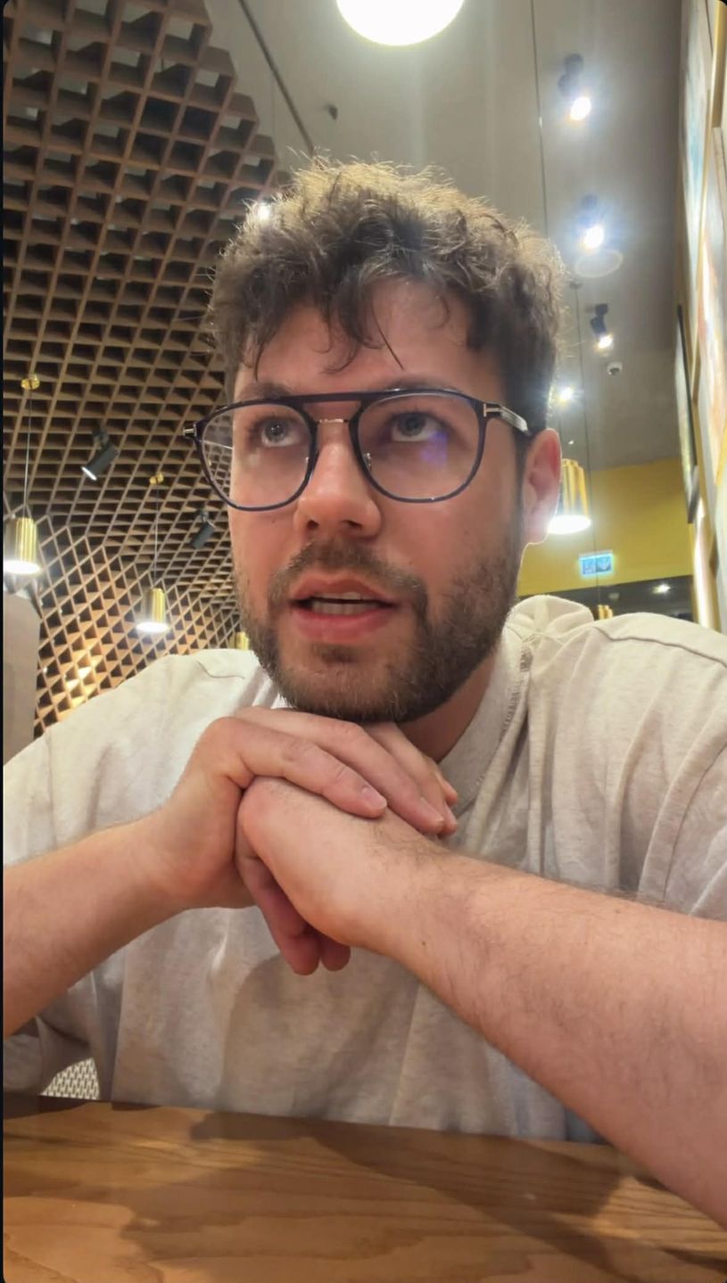 Youtuber Jawor poleciał do Dubaju z ciężarną partnerką