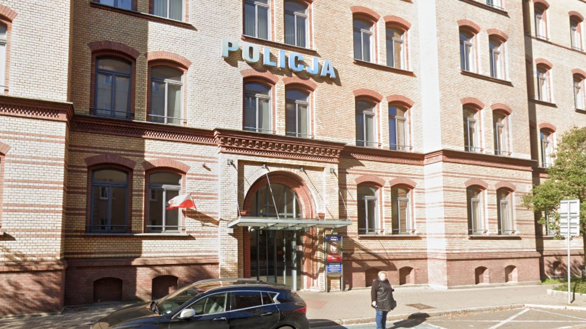 Policjant z Poznania zawieszony w obowiązkach.