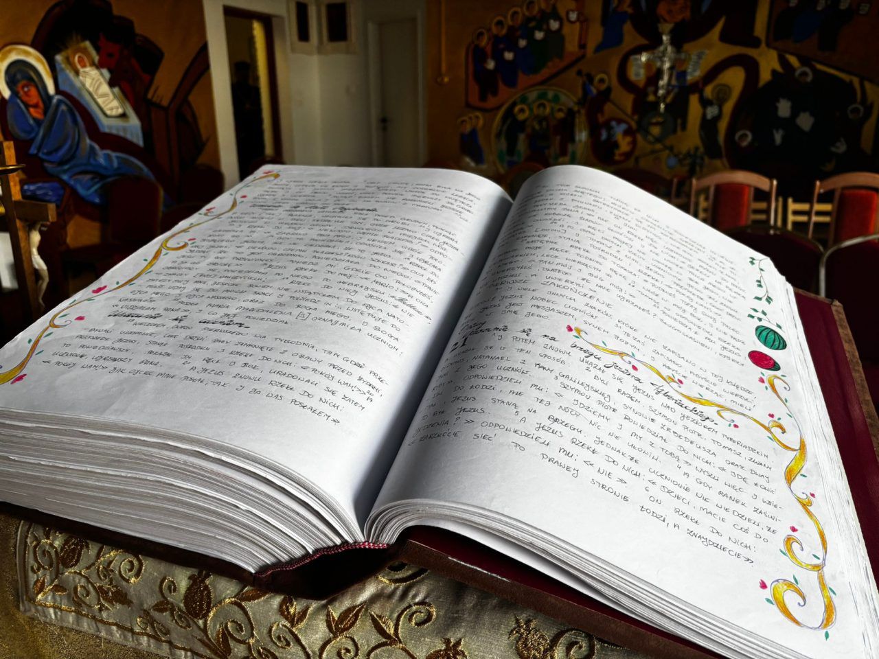 Lublin: Osadzeni w areszcie śledczym przepisali Biblię