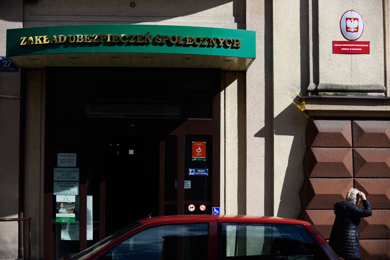 Mróz zamknął szkoły. Rodzice mogą dostać zasiłek