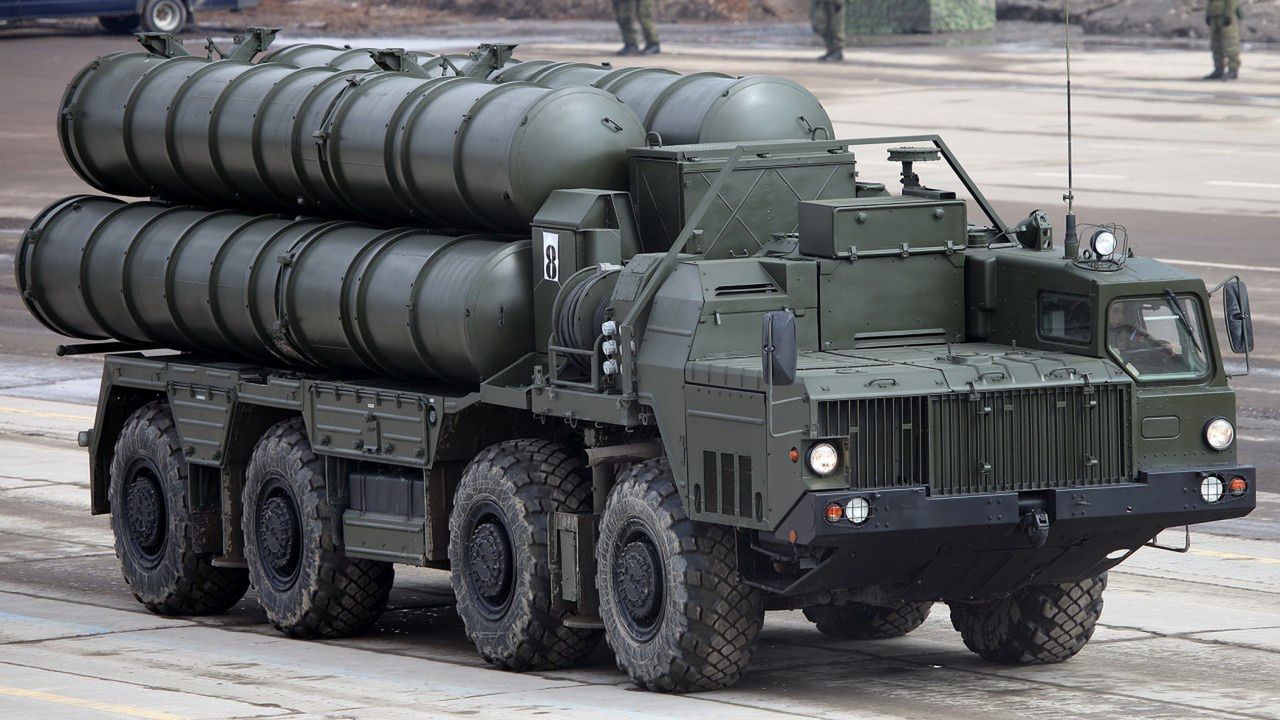 Wyrzutnia systemu S-400 Triumf.