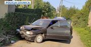 Legnica. Pościg za piratem drogowym. Ucieczka zakończona rozbiciem samochodu