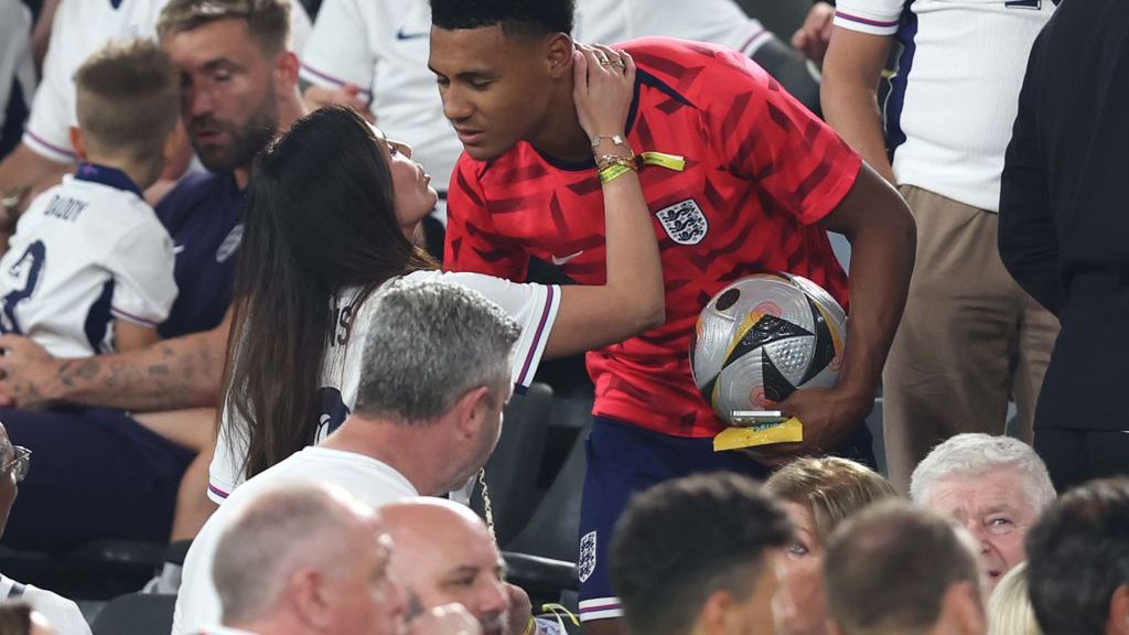 Na zdjęciu: Ollie Watkins i jego dziewczyna Ellie Alderson