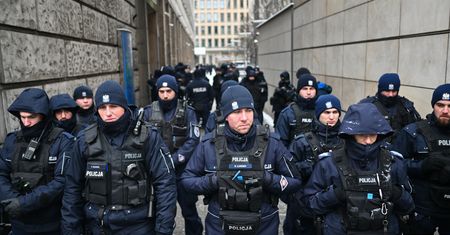 Protest rolników w Warszawie. Policja rzuca wszystko, co ma. "Dwa pierścienie"
