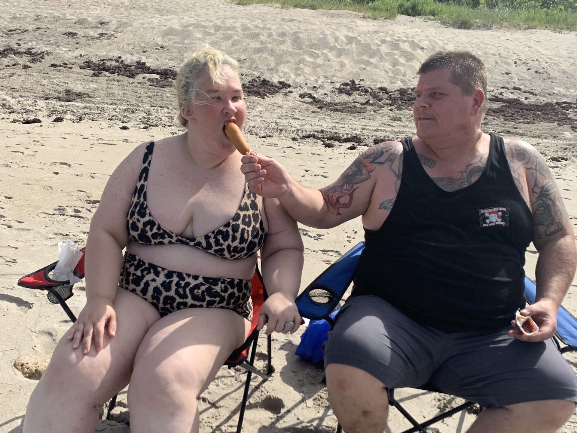 Mama June pałaszuje corndoga