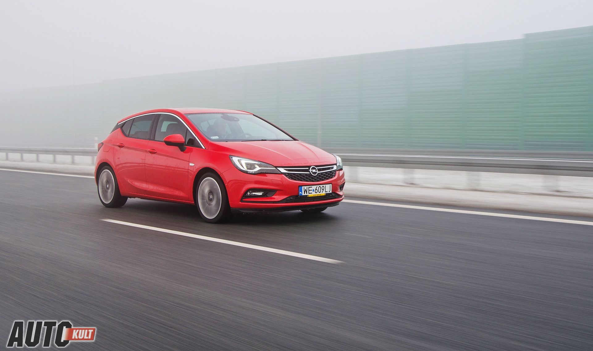 Podczas premiery nazwano nową Astrą "nową gwiazdą Opla". Okazało się, że słusznie