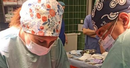 Polscy lekarze usunęli 42 kg guza. "Ważył więcej, niż ona sama"