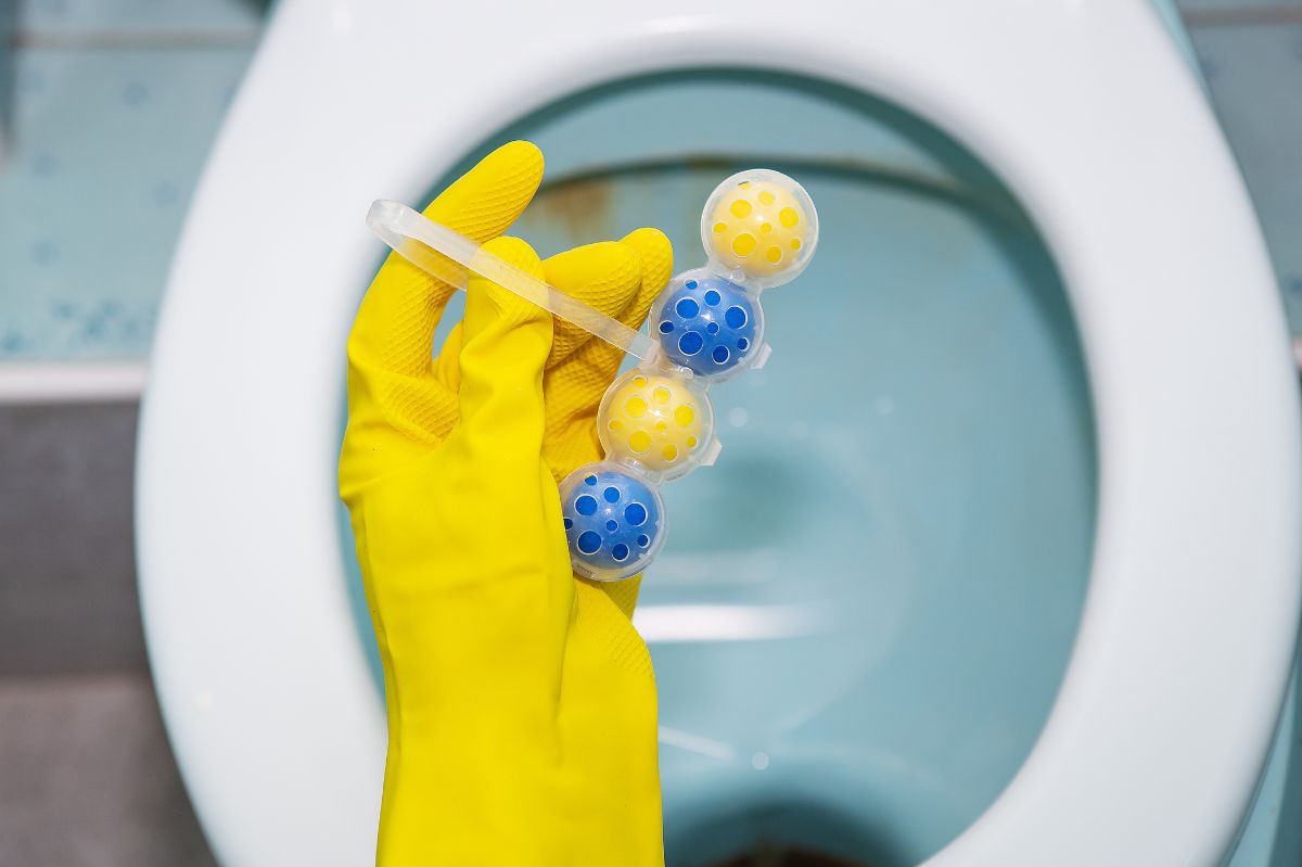 most people install toilet deodorisers incorrectly, experts say