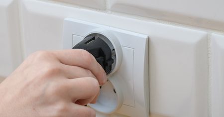 Te urządzenia naciągają cię na koszty. Generują prąd bez opamiętania