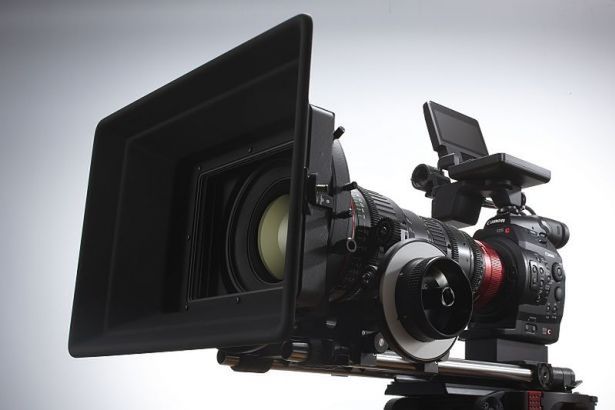 Canon prezentuje profesjonalną kamerę EOS C300 do filmów wysokiej rozdzielczości