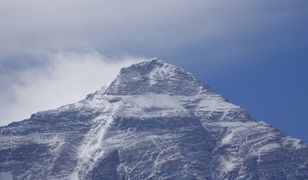 Українка піднялась на найвищу точку світу й встановила український прапор