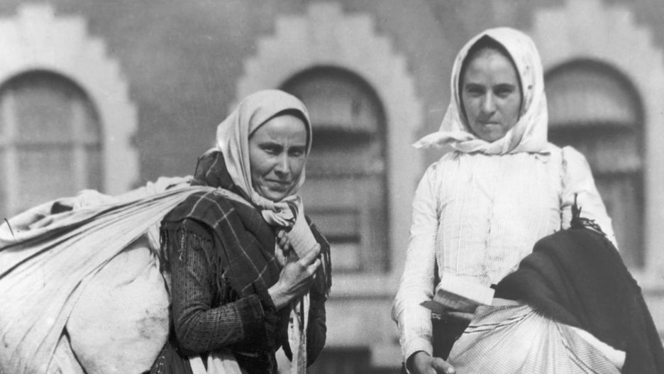Polskie emigrantki gotowe opuścić Ellis Island, 1910