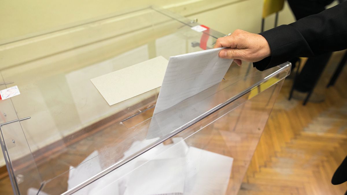 wybory europarlamentarne
26.05.2019 Lublin . Wybory europarlamentarne w Obwodowej Komisji Wyborczej nr 25 .
Fot. Jakub Orzechowski / Agencja Gazeta
Fot. Jakub Orzechowski / Agencja Gazeta
wybory, glos, glosowac, urna wyborcza, urna, eurowybory, wybory europarlamentarne, wybory do europarlamentu, unia europejska, europa, demokracja, glosowanie, wybor, wybierac, komisja wyborcza