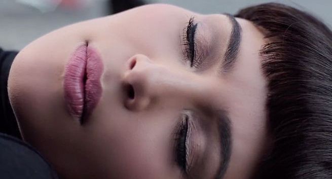 Kim Kardashian zmienia postać w reklamie Hype Energy Drink (wideo)