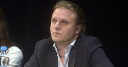 Piotr Woźniak-Starak ma nowy grób. Powstał z wyjątkowego kamienia