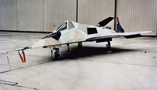 Lockheed Have Blue, demonstrator technologii, który został rozwinięty w samolot F-117 "Nighthawk"