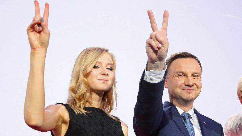 Kinga Duda wynajęła mieszkanie w Warszawie. "Przyszła z dwoma OCHRONIARZAMI"