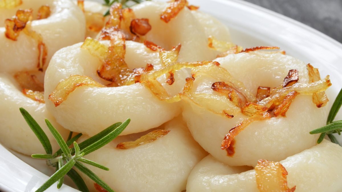 Kluski śląskie z masłem klarowanym są miękkie i elastyczne