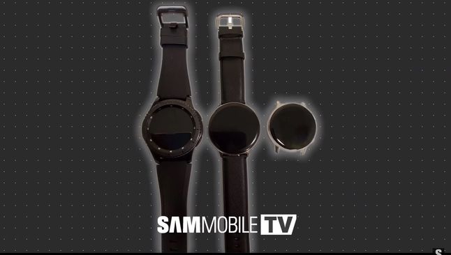 Samsung Galaxy Watch Active 2 na tle zwykłego Galaxy Watcha (z lewej)