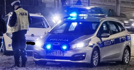 Jedno rondo, dwie kolizje, cztery uszkodzone pojazdy [ZDJĘCIA]