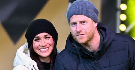 Meghan Markle wrzuciła kartkę świąteczną. Zapozowała do niej z Harrym i DZIEĆMI (FOTO)