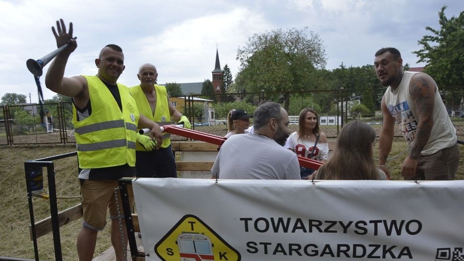 Symboliczne pożegnanie z koleją w Marianowie.