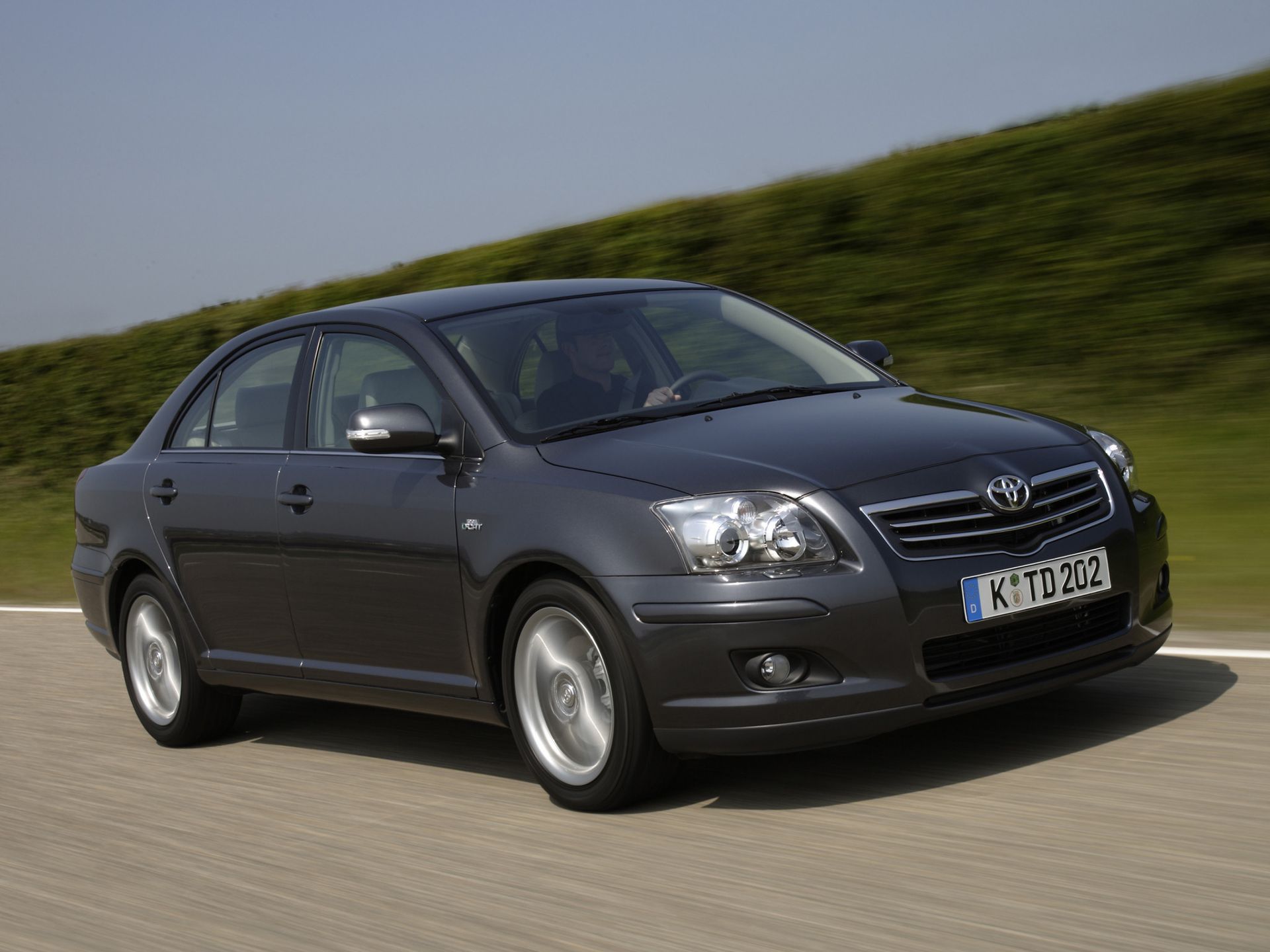 Toyota Avensis II