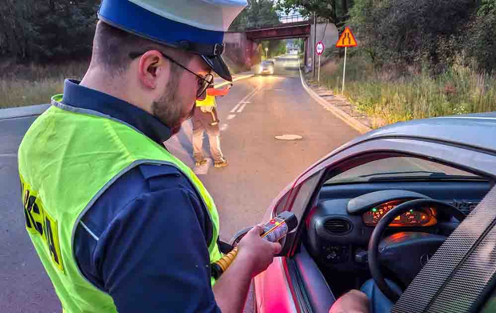 Duża akcja żagańskiej drogówki. Wpadło dwóch kierowców