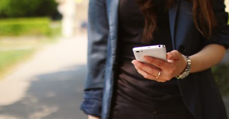 Naukowcy ostrzegają. Phubbing może zniszczyć twój związek
