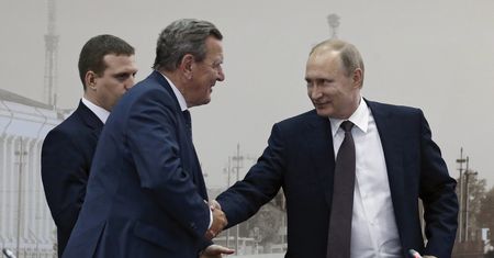 Schroeder wyklucza zerwanie z Putinem. "Może znów będę przydatny"
