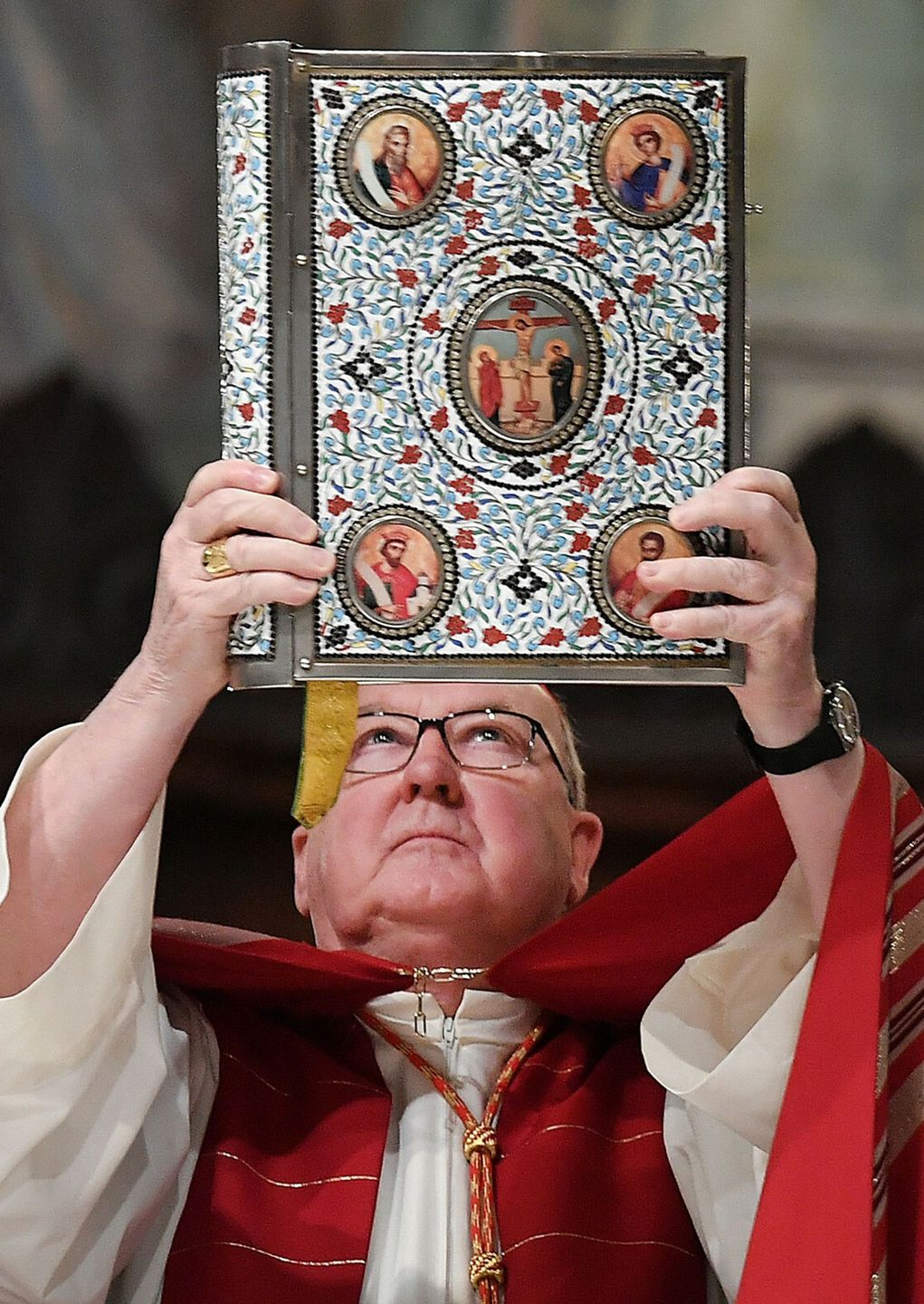 Kardynał Kevin Joseph Farrell - zadba o wybór nowego papieża