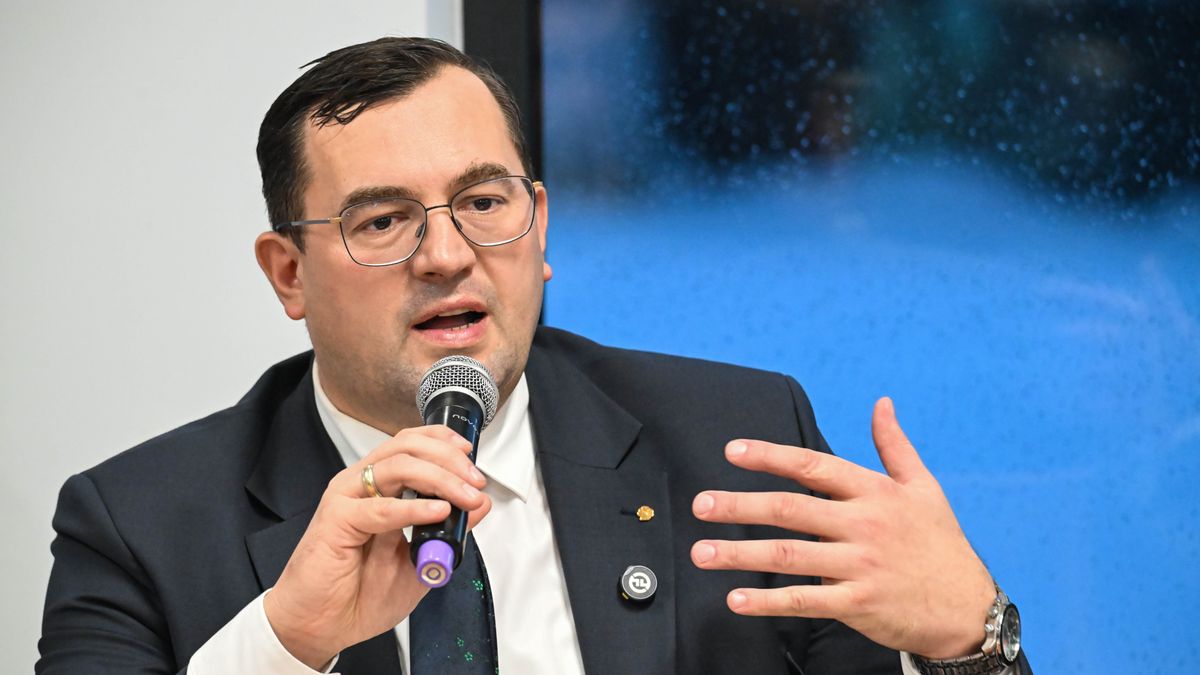 Stefan Krajewski
Anio�owo (woj. warmi�sko-mazurskie), 14.01.2026. Minister rolnictwa i rozwoju wsi Stefan Krajewski na otwartym spotkaniu z rolnikami w Anio�owie, 14 bm. (aldg) PAP/Andrzej Jackowski
Andrzej Jackowski
Anio�owo, Mercosur, minister rolnictwa, otwarte spotkanie, polityka, polityka rolna, spotkanie ministra z rolnikami