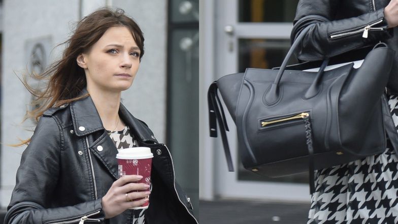 Karolina Małysz wyprowadza na spacer pieska i torebkę za 11 tysięcy złotych 