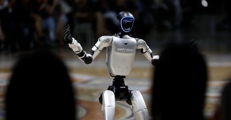 Zaprosili na wybieg Fashion Weeku roboty. Takiej reakcji projektantów nikt się nie spodziewał